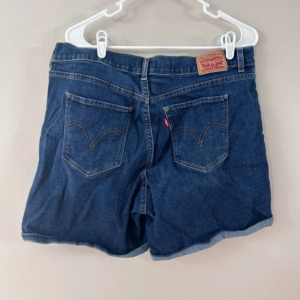 Levi's Classic Denim Shorts Size 32 - Picture 4 of 5